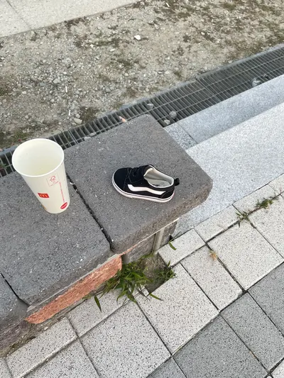 小朋友掉鞋