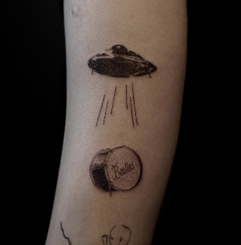 幽浮與 The Beatles 大鼓